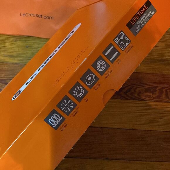 Le Creuset Tote Bag and Box - Picture 3 of 10